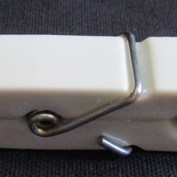 Vintage New Freddi Large Porcelain Desk Clothespin Paperweight Made in Japan - Picture 2 of 5